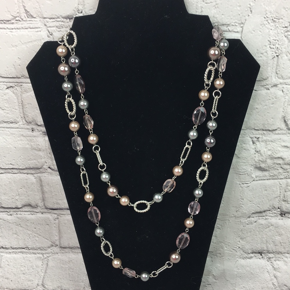 Elegant Pink and Silver Beaded Necklace - Picture 2 of 11